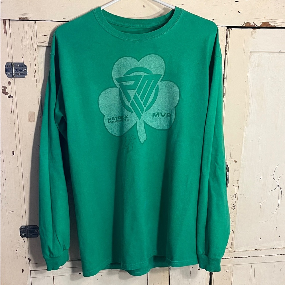 Patrick Mahomes II Long Sleeve Green Tee Size L 4 Leaf Clover